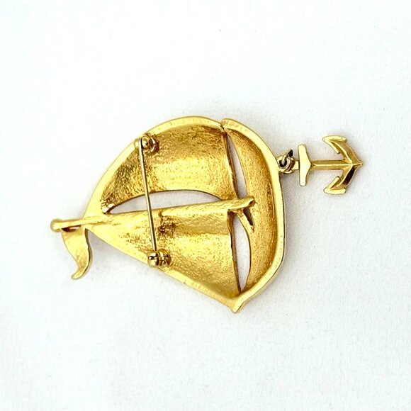 Vintage Avon Gold-Tone Sailboat Brooch Pin w/Dangle Anchor Nautical Jewelry - Picture 5 of 7